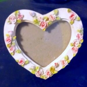 Vintage Heart Shaped Floral(Roses) Picture Frame very pretty 5x5